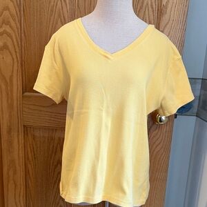 Northcrest Medium Yellow V-Neck Short Sleeve Top